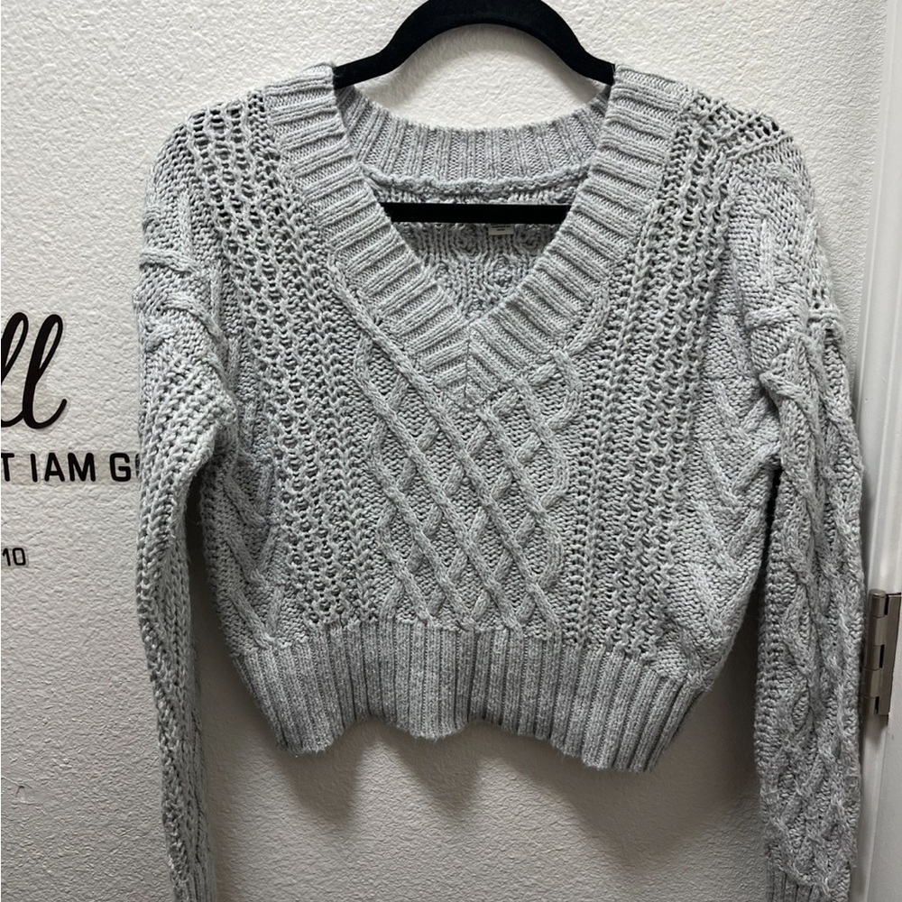 American Eagle Outfitters Light Gray Cable Knit V-Neck Sweater